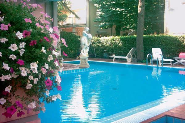 Residenza Villa Lidia Riccione Exterior foto